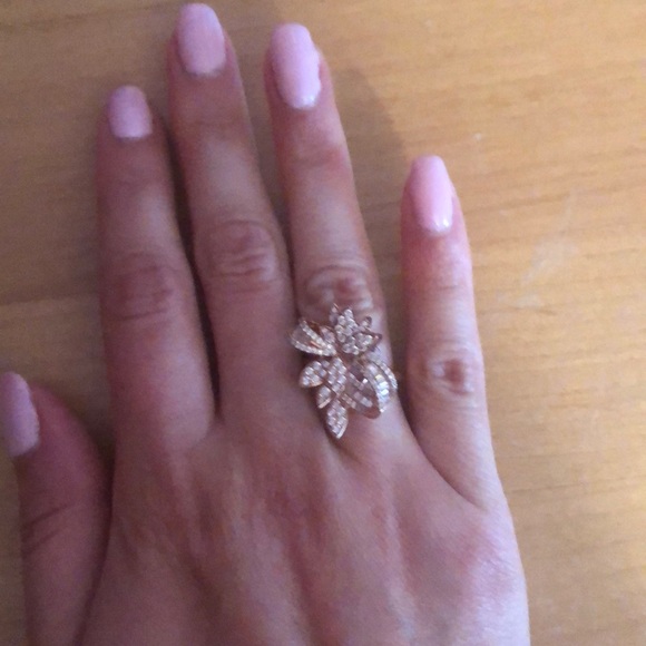 Rose gold flower statement ring - Picture 2 of 2